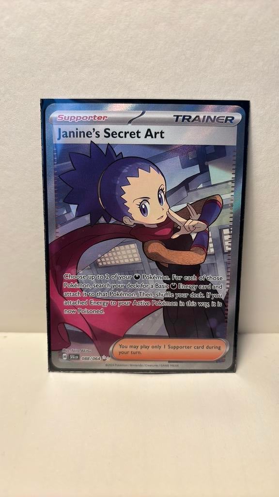 Janine’s Secret Art 088/064 Shrouded fable holo Full art sr, Ophalen of Verzenden, Nieuw, Boosterbox