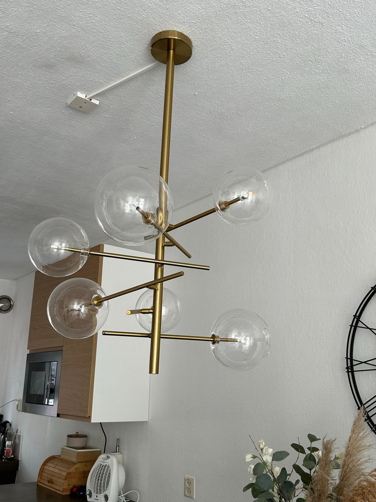 Moderne gouden hanglamp met glazen bollen, Huis en Inrichting, Ophalen of Verzenden, Zo goed als nieuw, Glas, E14 (klein)