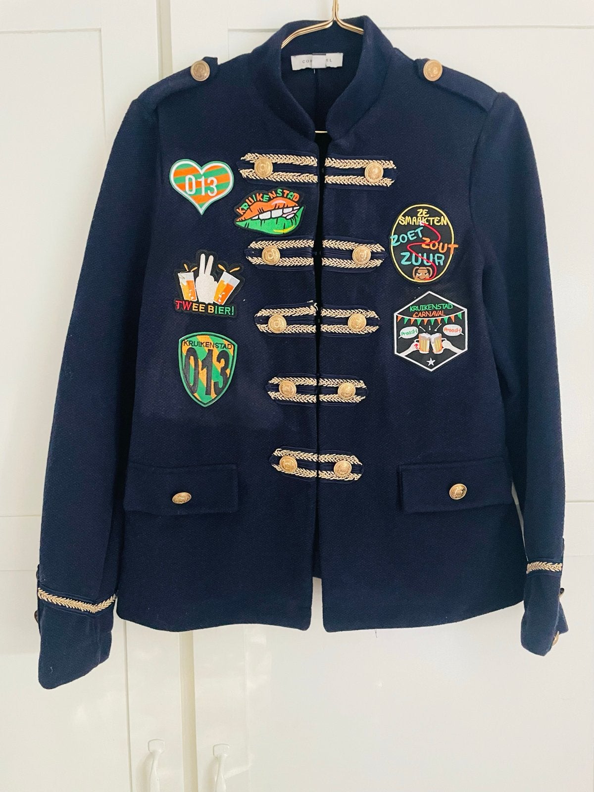 Donkerblauwe jas met emblemen - Maat S, Ophalen of Verzenden, Zo goed als nieuw, Maat 36 (S)