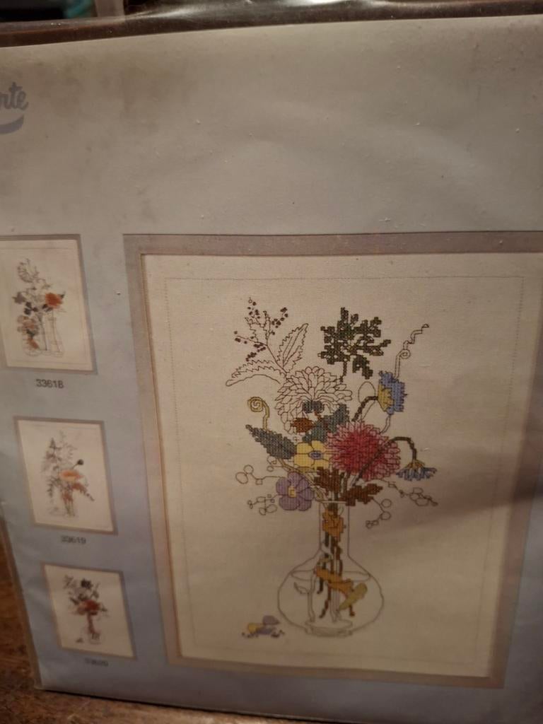 Bloemen in vaas, Ophalen of Verzenden, Nieuw, Borduurpakket