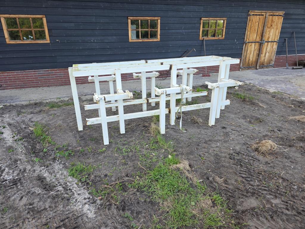 Zelfgemaakt ijzeren onderstel bartafel met vaste krukken, Ophalen, Zo goed als nieuw, Overige materialen, 2 zitplaatsen