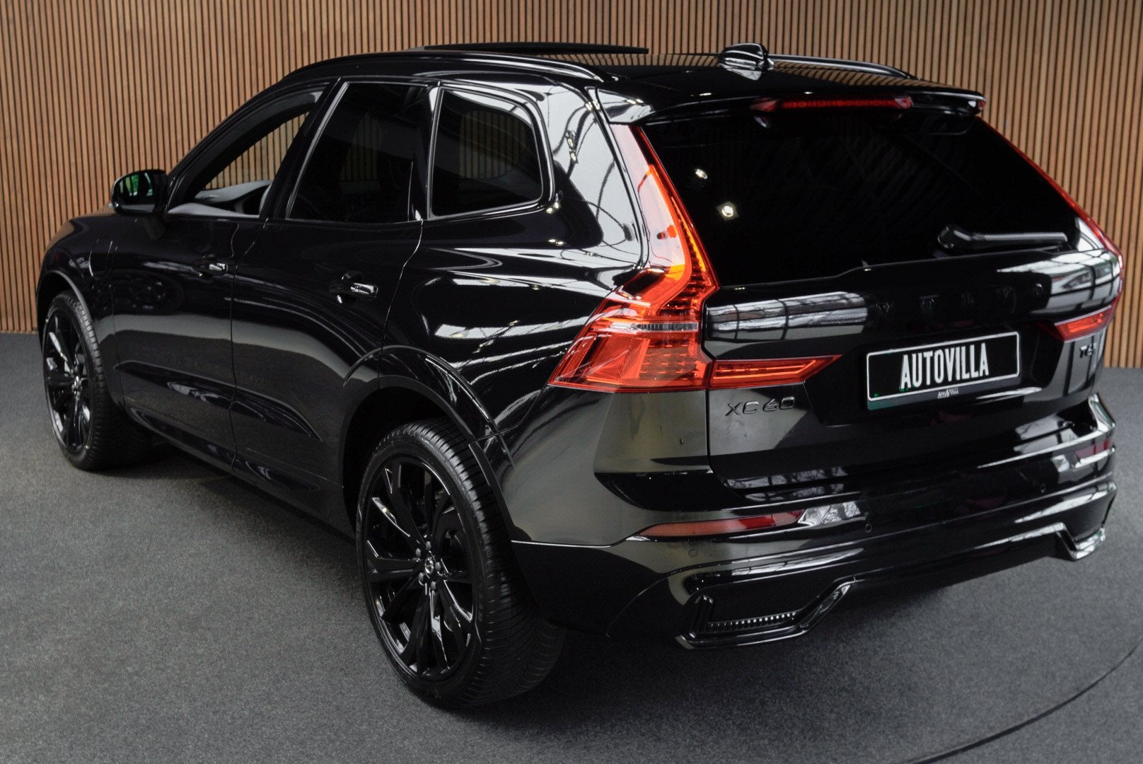 Volvo XC60 2.0 T6 Plug-in hybrid AWD HUD Panodak Leder Navi, Auto's, Volvo, Automaat, Gebruikt, 4 cilinders, 1969 cc
