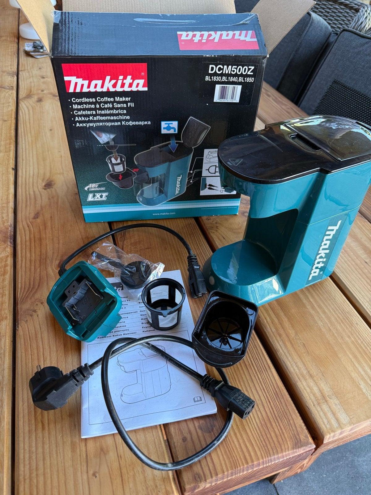 Makita DCM500Z Accu Koffiezetapparaat - Draadloos, Gemalen koffie, Ophalen of Verzenden, 1 kopje, Koffiemachine