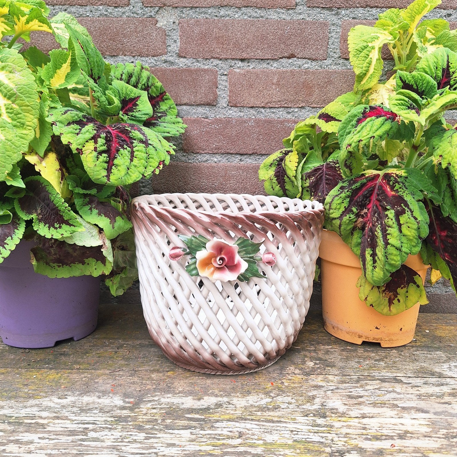 Vintage Bassano bloempot/plantenbak met bloemdecoratie, Antiek en Kunst, Antiek | Keramiek en Aardewerk, Ophalen of Verzenden