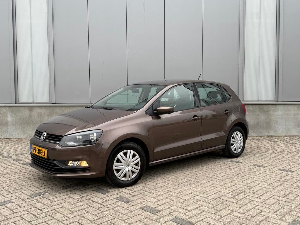 Volkswagen Polo 1.0 55KW 2015 Bruin, Voorwielaandrijving, Elektrische ramen, Stof, Bruin