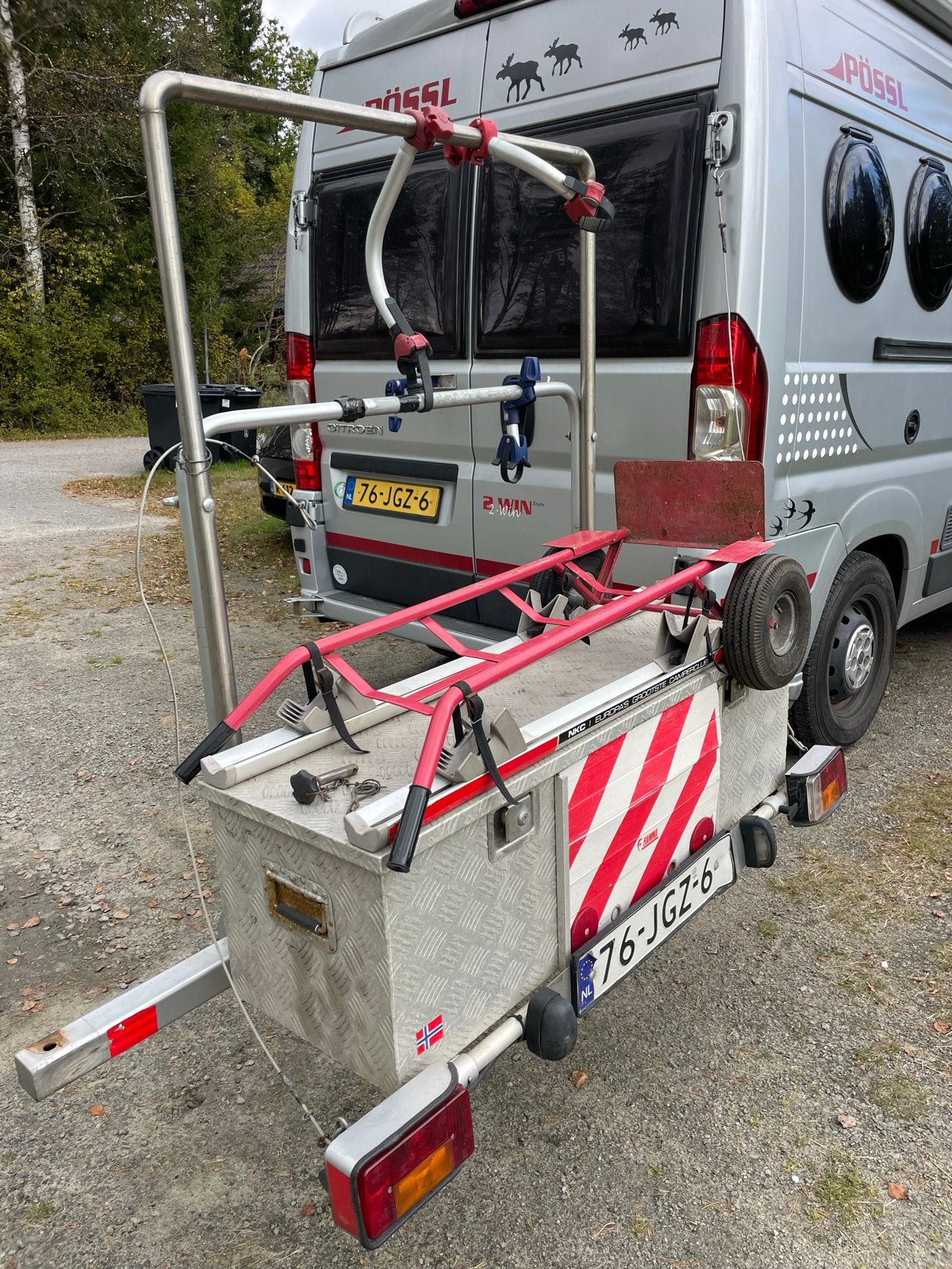 Busbiker MX Fietsendrager draaibare met traanplaat kist, Ophalen of Verzenden, Gebruikt, Trekhaakdrager, Elektrische fiets