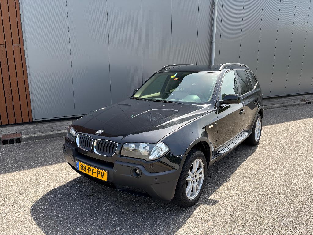 BMW X3 3.0 I AUT 2004 Zwart, Auto's, BMW, Automaat, Beige, 2000 kg, Zwart