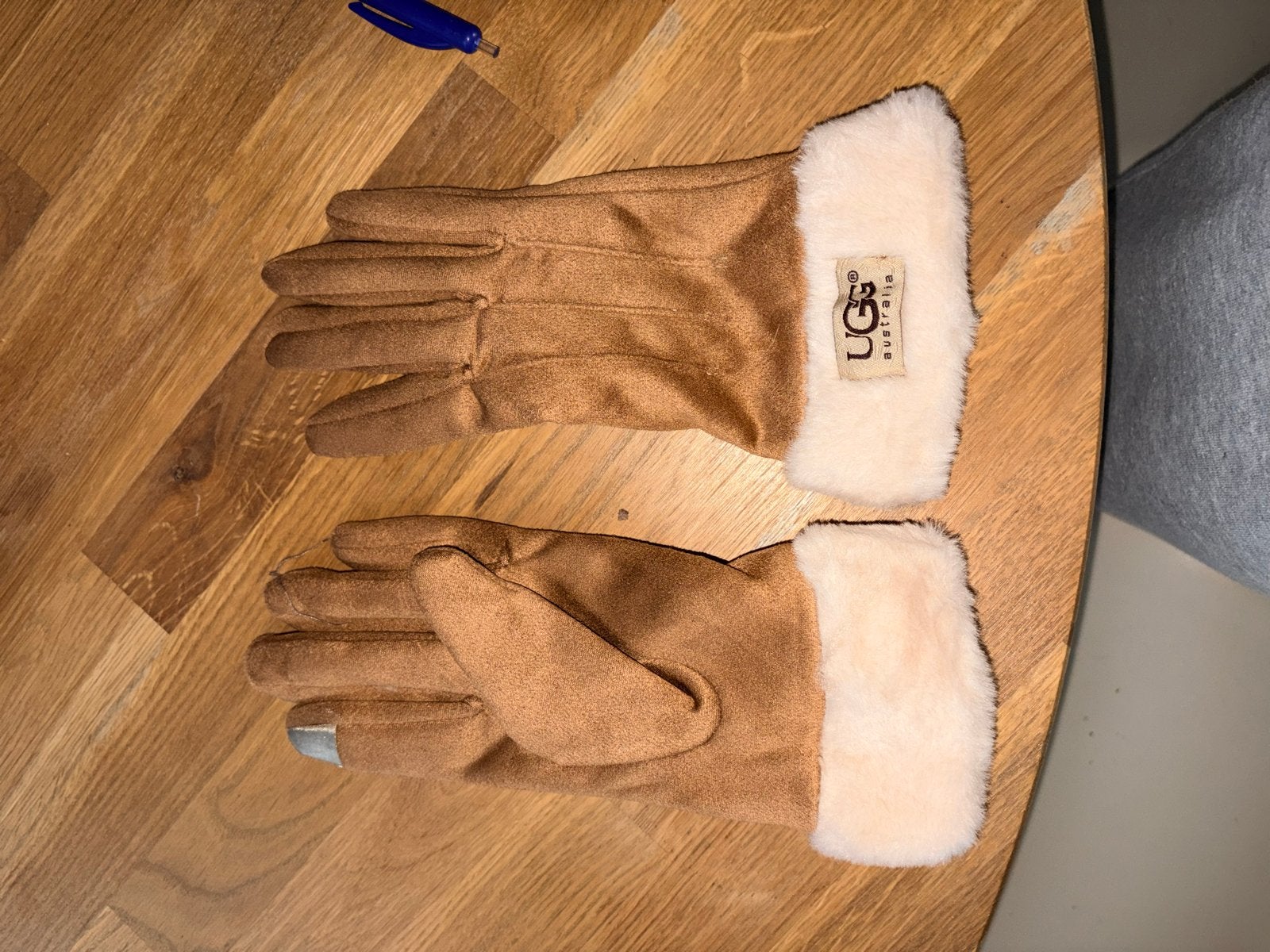 Ugs handschoen, Kleding | Dames, Verzenden, Zo goed als nieuw, Maat 36 (S), Handschoenen