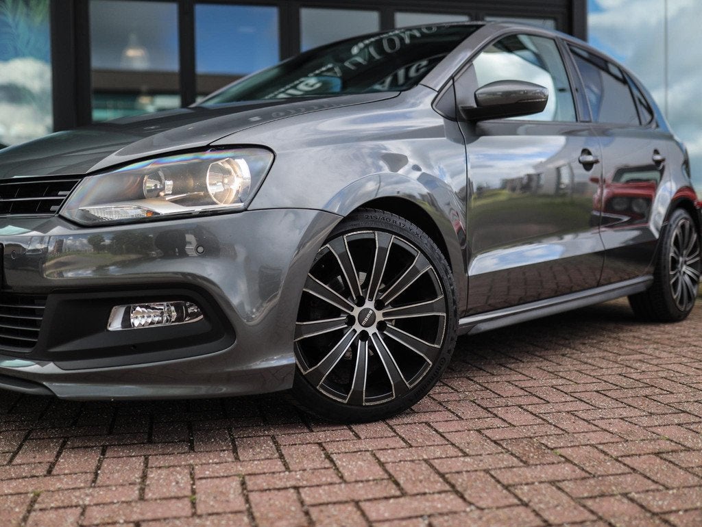 Volkswagen Polo 1.2 TSI First Edition | R-Line | PDC | Bluet, Voorwielaandrijving, Stof, 4 cilinders, Bedrijf