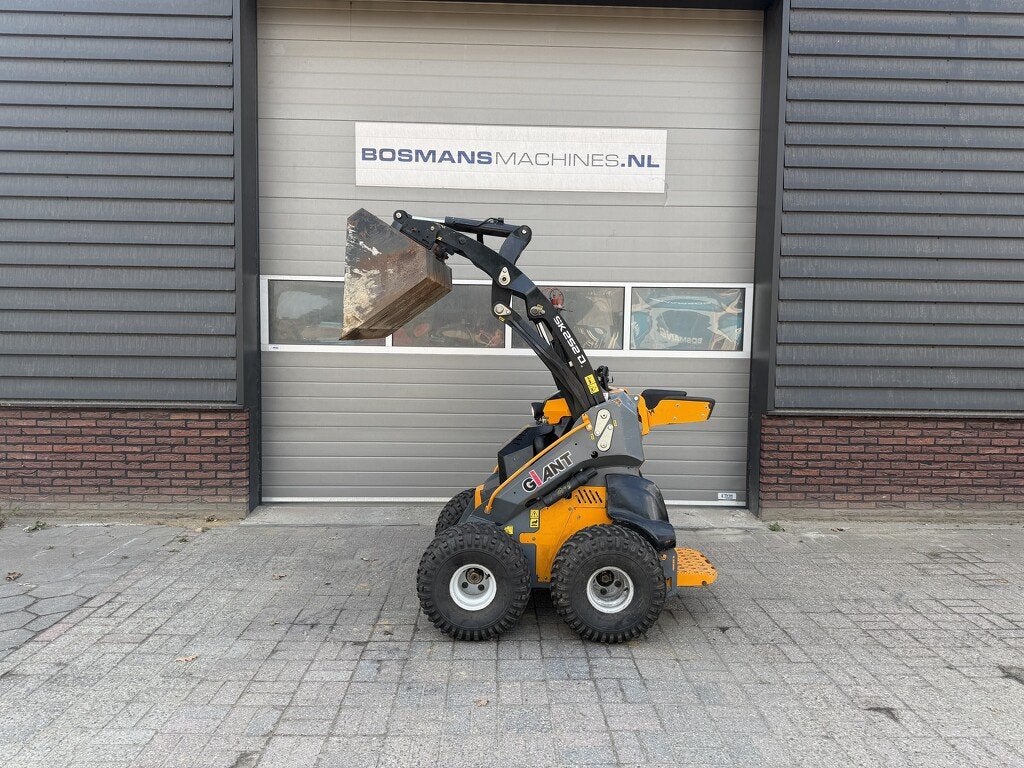 Giant SK252 D skid schranklader / minishovel 2019, Zakelijke goederen, Tobroco, Info@tobroco.nl, Sprendlingenstraat 57
5061 KM  Oisterwijk, NL