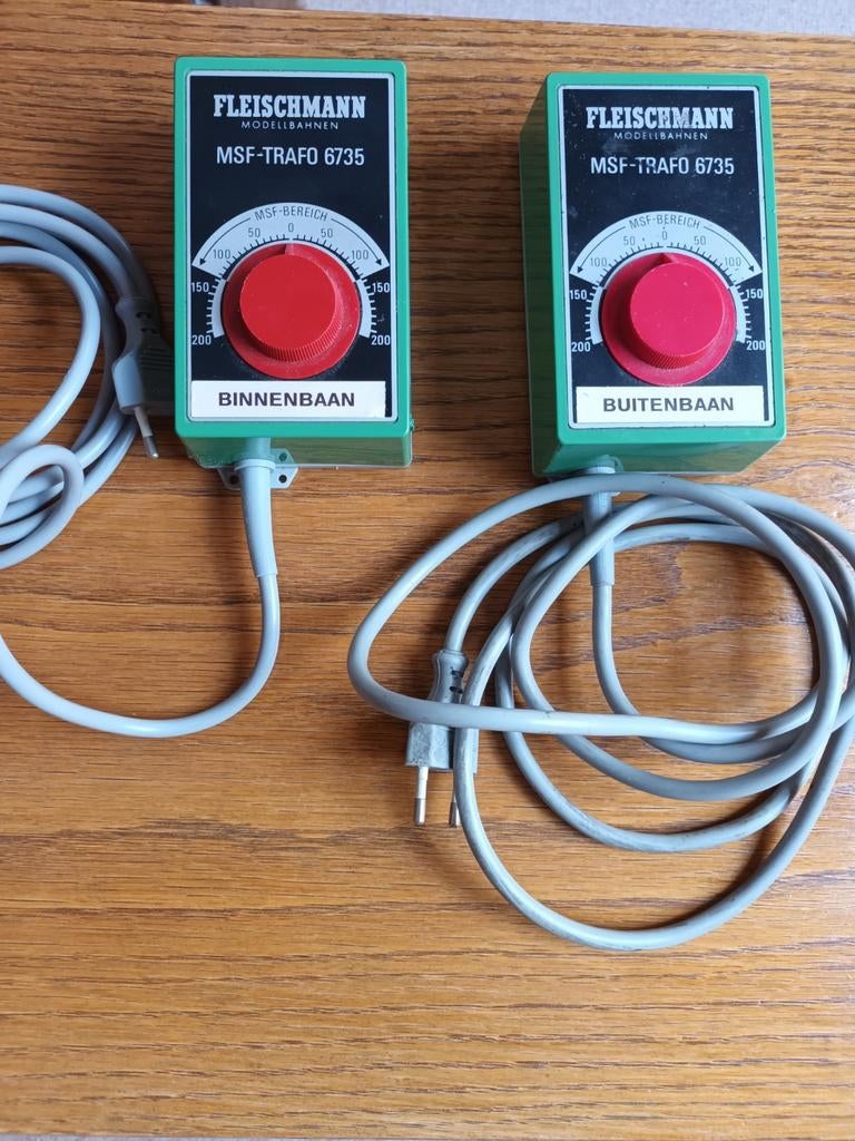 Fleischmann trafo 6735 ,werken beide uitstekend, Hobby en Vrije tijd, Transformator of Voeding, Gelijkstroom, Fleischmann, Ophalen of Verzenden