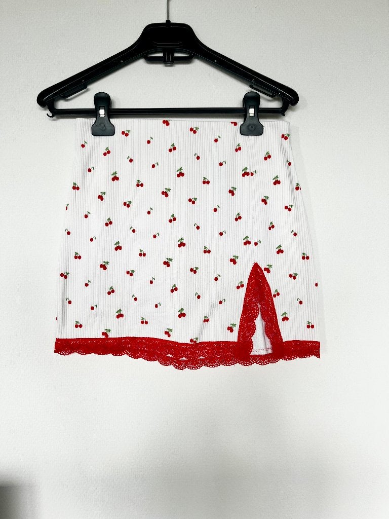 H&M Divided cherry skirt, H&M, Wit, Ophalen of Verzenden, Zo goed als nieuw