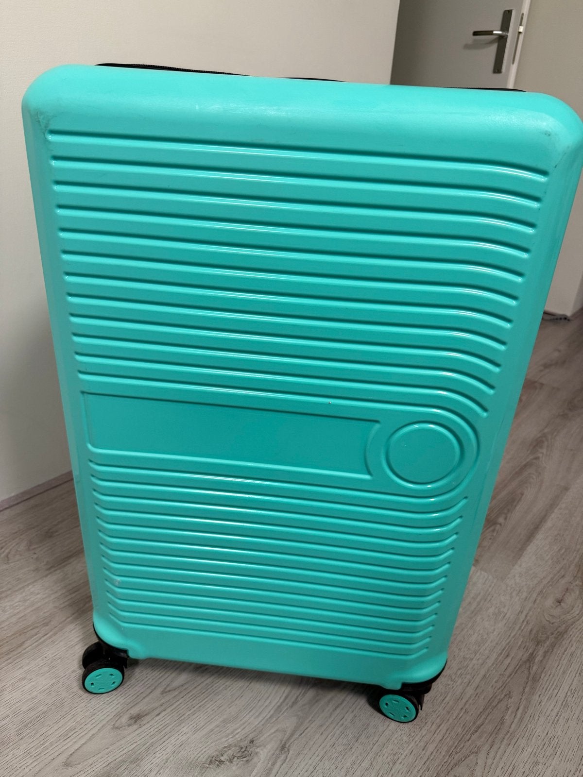 Turquoise koffer met wieltjes en uitschuifbare handgreep, Ophalen, 40 tot 60 cm, Gebruikt, 55 tot 75 cm