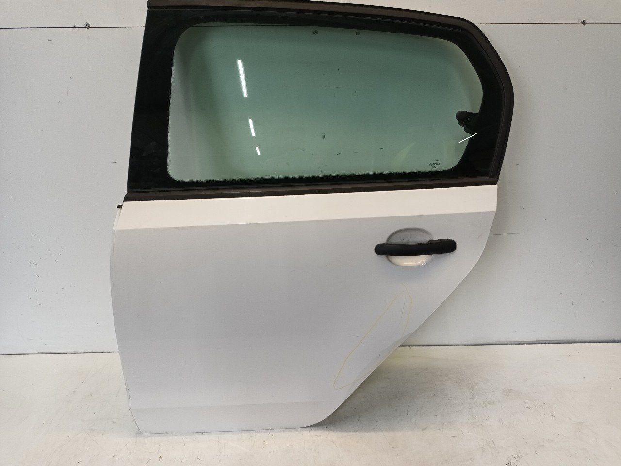 Portier links achter Volkswagen Up, Onderdelen@venauto.nl, Van der Ven Autorecycling B.V., Gebruikt, Ettenseweg 76, 4706 PB Roosendaal, The Netherlands
