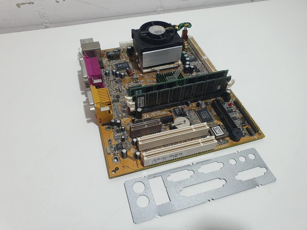 MSI MS-619 Socket 370 Moederbord Celeron 1GHz + SDRAM, Socket 370, Overige soorten, ., Refurbished