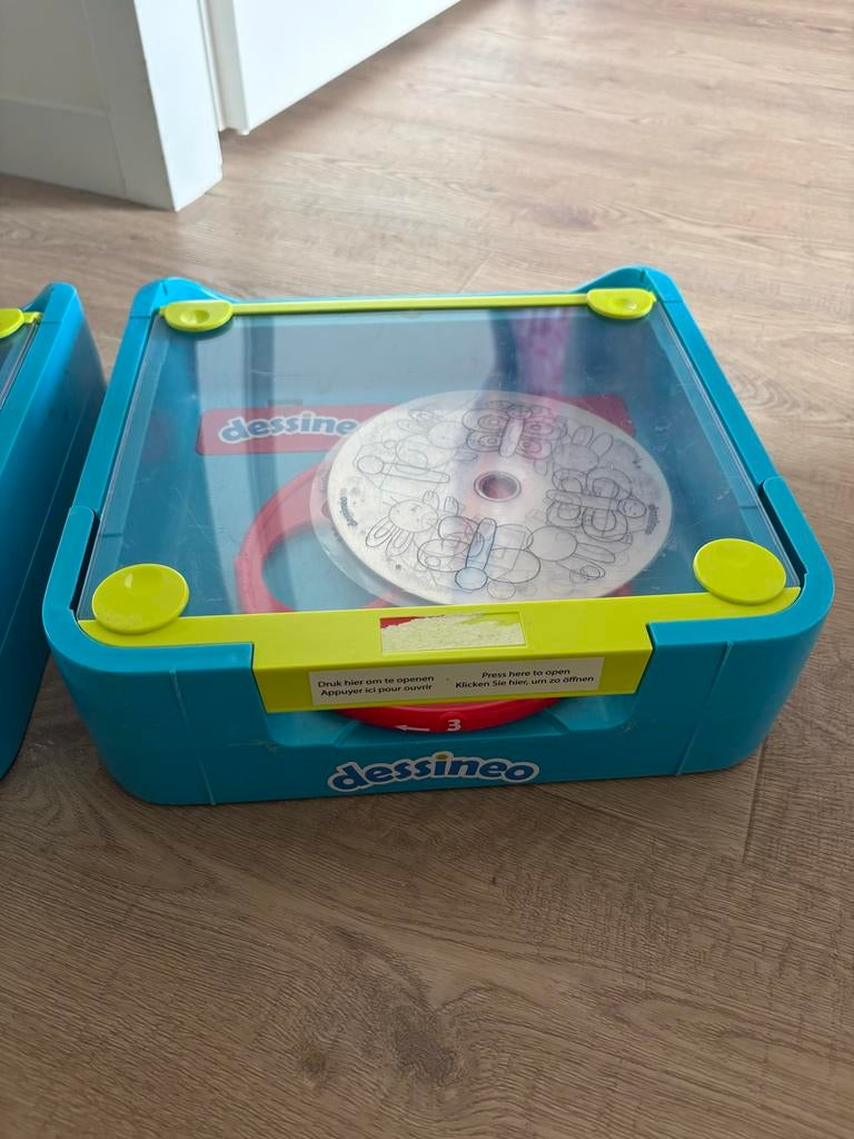 Dessineo tekenstudio (2 stuks), Ophalen, Zo goed als nieuw, Knutselen