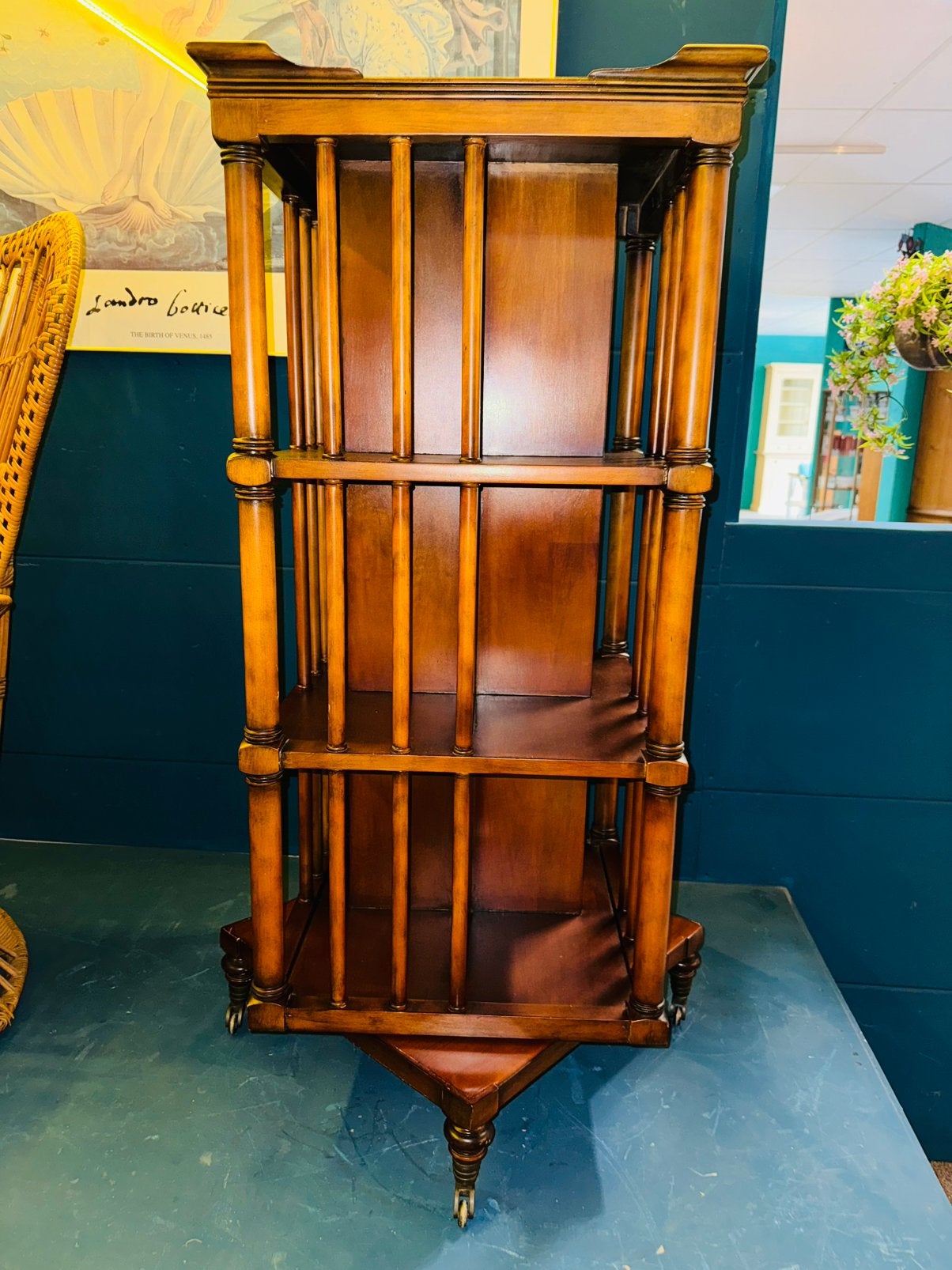 Mooie grote boekenmolen op wieltjes, Ophalen
