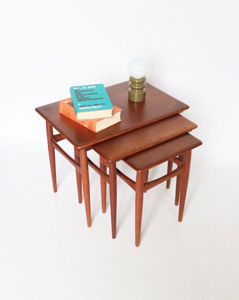 Vintage Deense teak nesting tables bijzettafeltjes, Huis en Inrichting, 45 tot 60 cm, Minder dan 55 cm, Gebruikt, N.v.t.