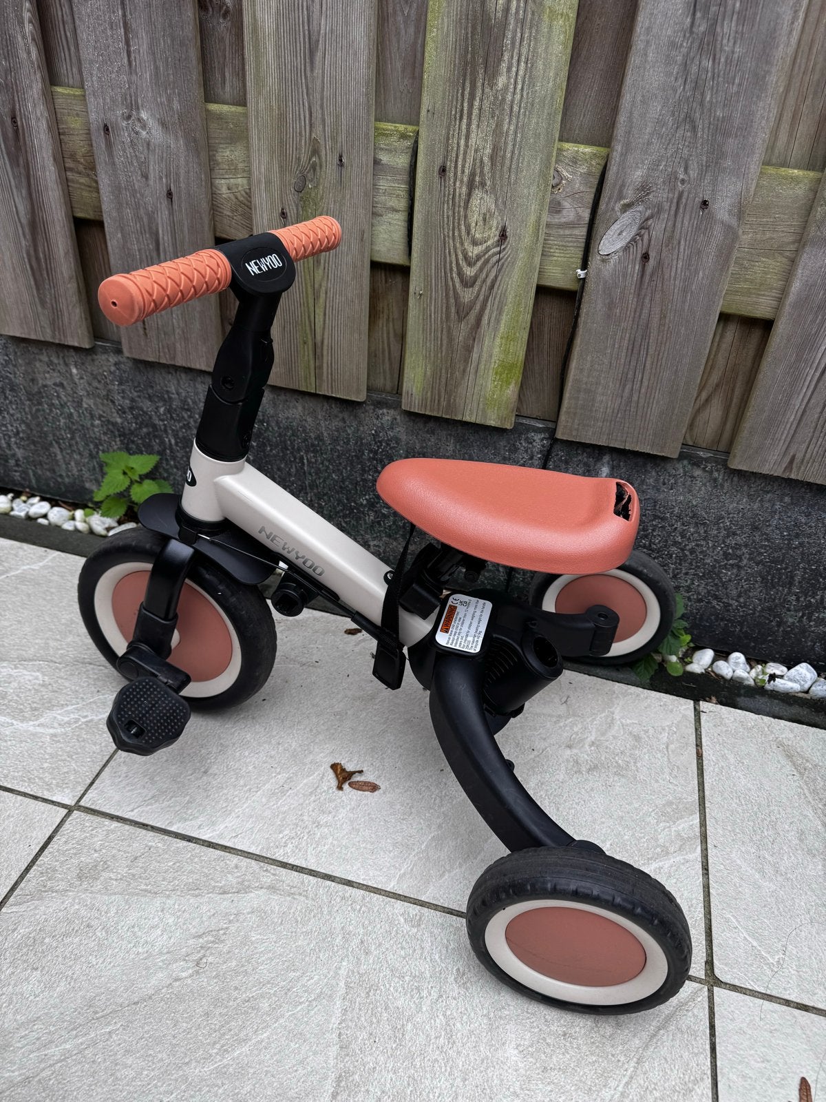 Foto 4 van NEWYOO 4-in-1 Kinderdriewieler/Loopfiets - Zo goed als nieuw