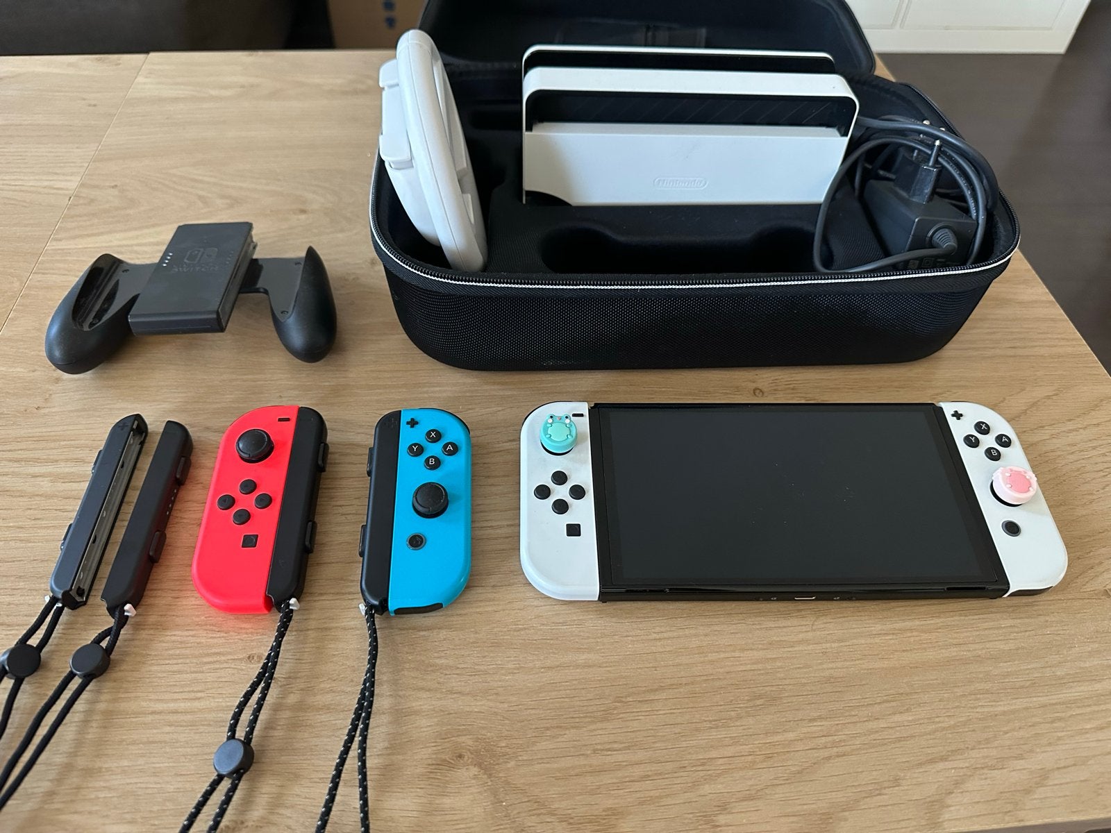 Nintendo Switch OLED met extra controllers en accessoires, Ophalen, Zo goed als nieuw, Met 2 controllers, Switch OLED