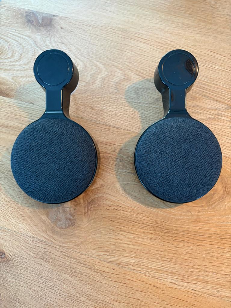 2x Google Home Mini met wandhouder - Zo goed als nieuw