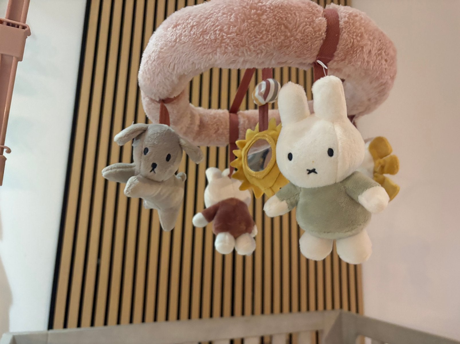 Nijntje Muziekmobiel Fluffy Roze, Kinderen en Baby's, Speelgoed | Babyspeelgoed, Ophalen of Verzenden, Zo goed als nieuw, Mobiel