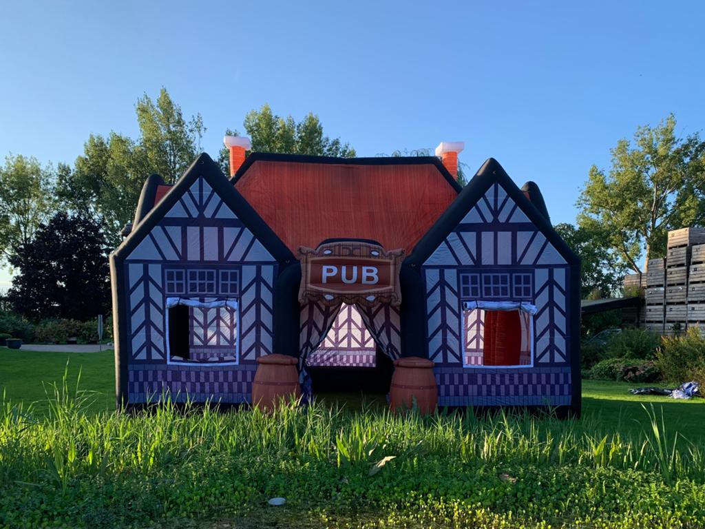 Opblaasbare Pub 10x5m te huur-voor feesten & WK voetbal!🏰, Ophalen, Zo goed als nieuw, Overige