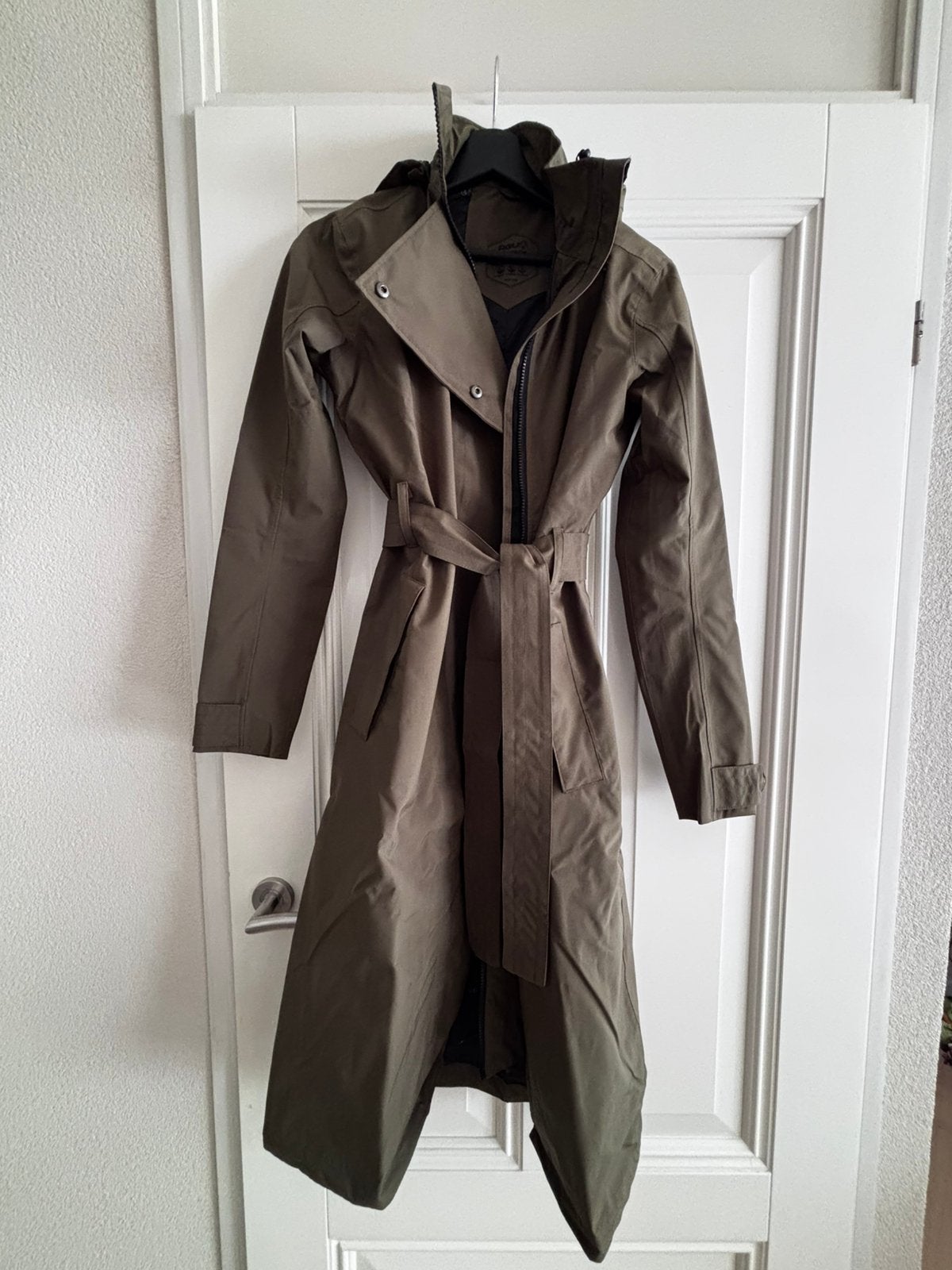 AGU regen-trenchcoat XS (nieuw met prijskaartje), Ophalen of Verzenden, Nieuw, Maat 34 (XS) of kleiner, Groen
