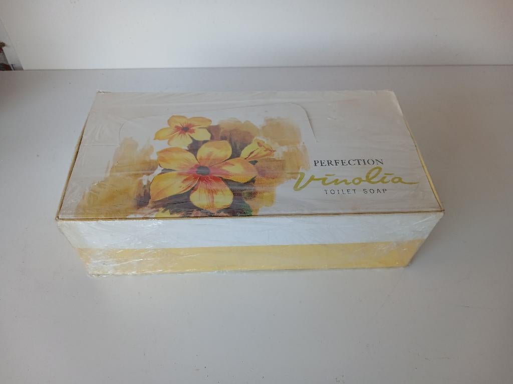 RARITEIT !!! Toonbankdoos Vinolia Perfection zeep 12 x 100, Verzamelen, Verzenden, Nieuw, Overige typen, Gevuld