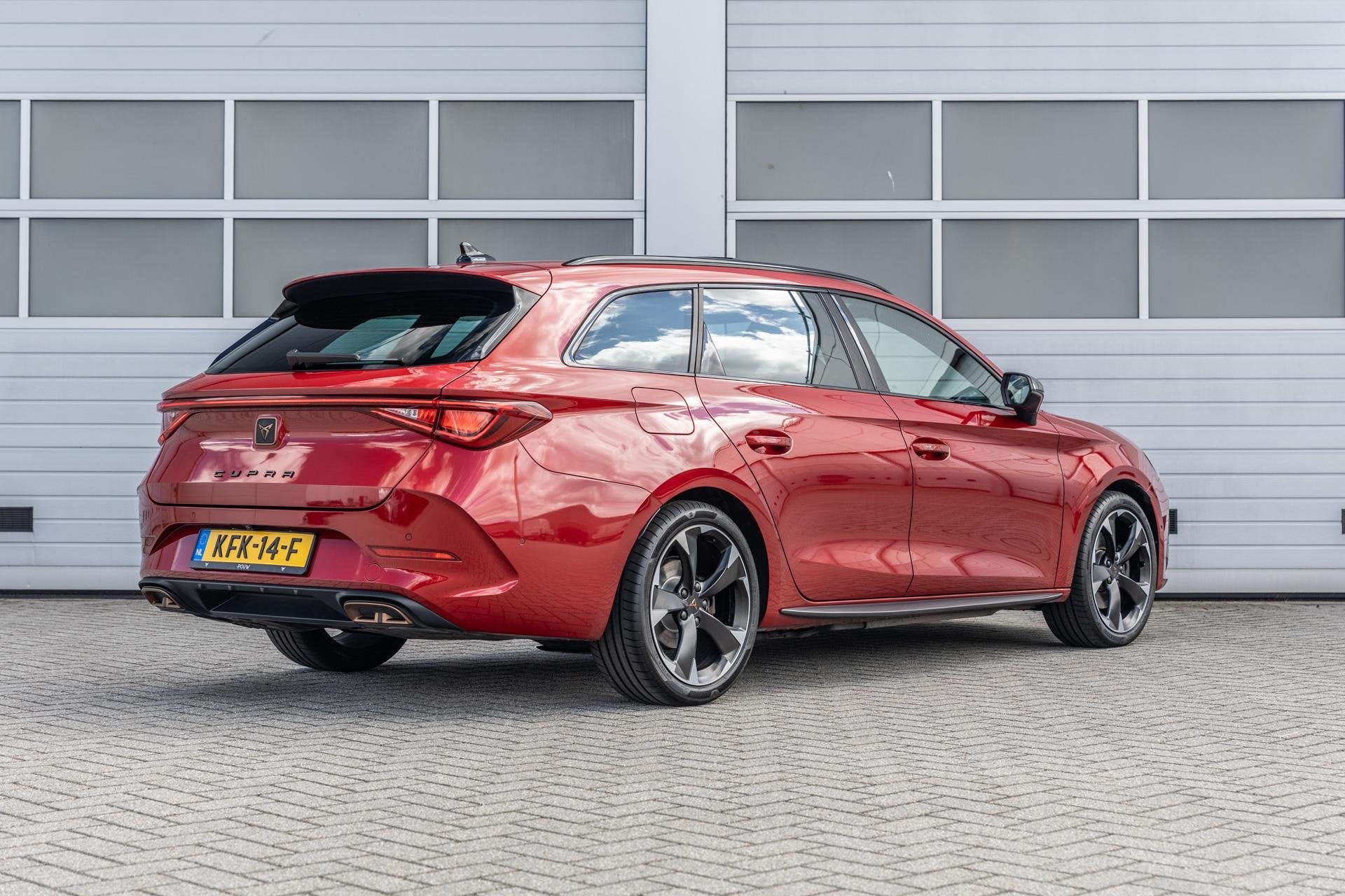 CUPRA Leon Sportstourer 1.4 e-Hybrid 204pk Business | SoH 94, Auto's, 12 maanden, Stof, Gebruikt, 4 cilinders