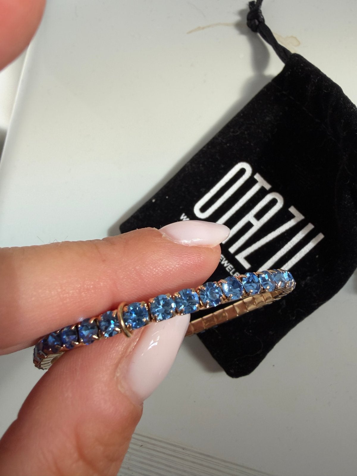 Otazu armbandje met blauwe steentjes - Nieuw, Sieraden, Tassen en Uiterlijk, Armbanden, Met kristal, Overige materialen, Blauw