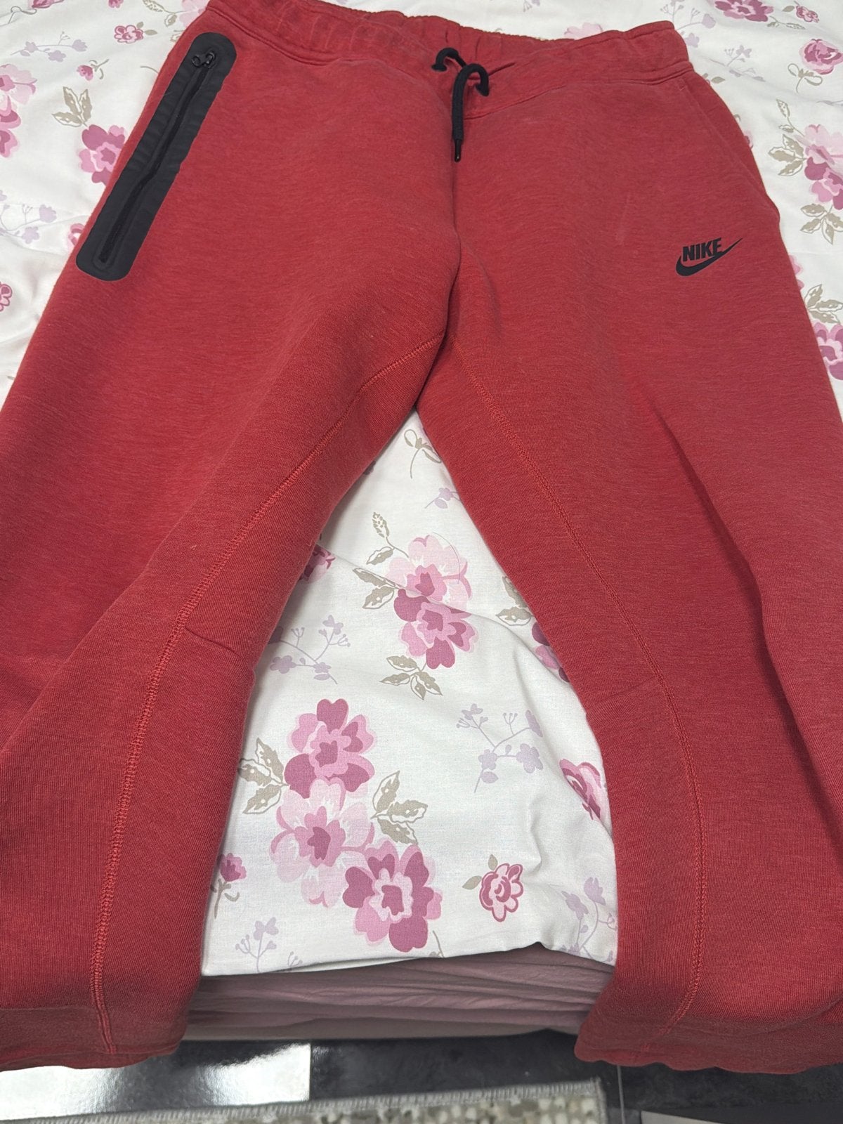 Nike Tech Fleece Joggingbroek Rood, Ophalen of Verzenden, Gedragen, Overige maten, Rood
