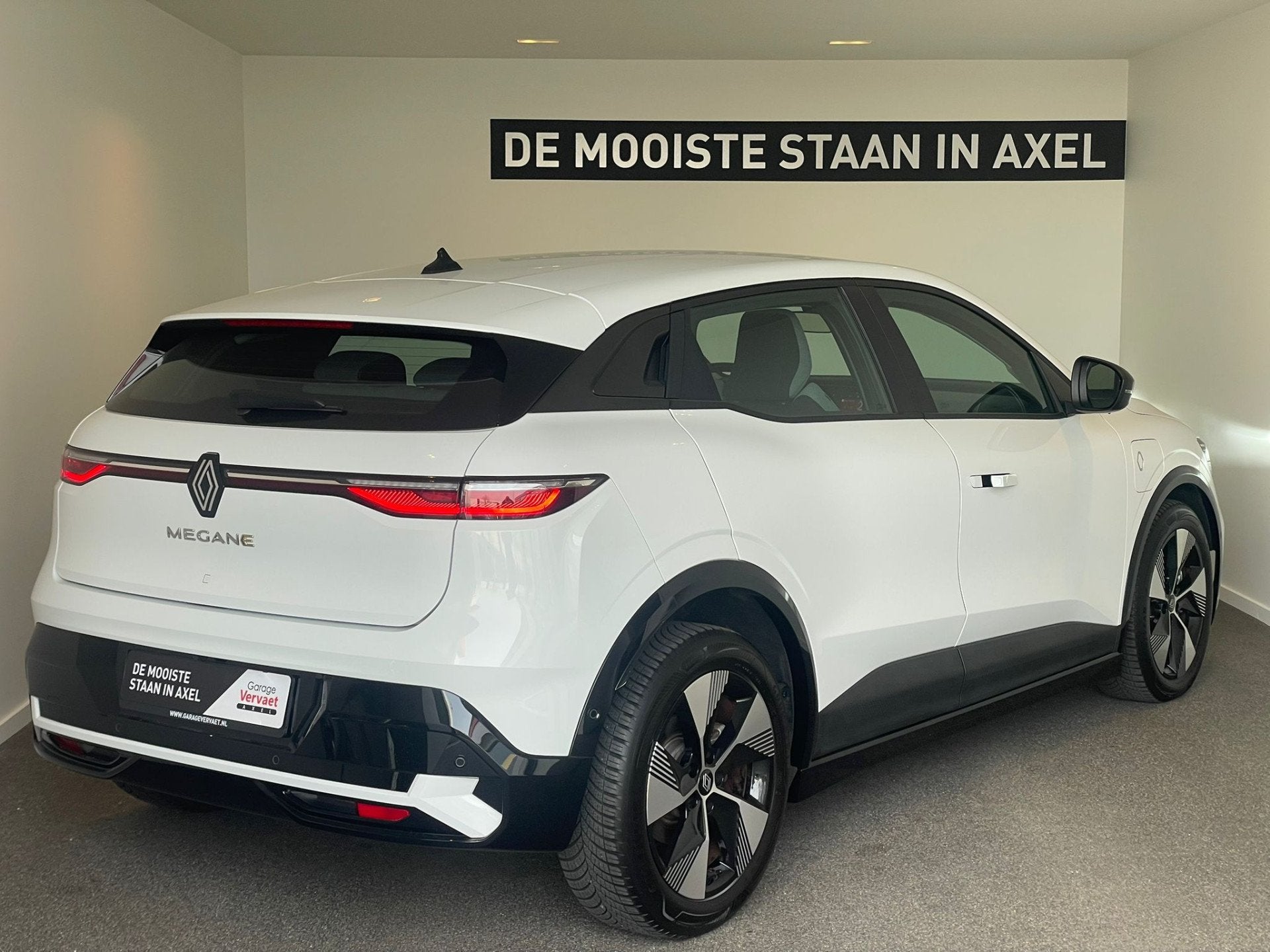 Renault Megane E-Tech EV40 Boost Charge Equilibre, Stof, 300 km, 135 min, Wit