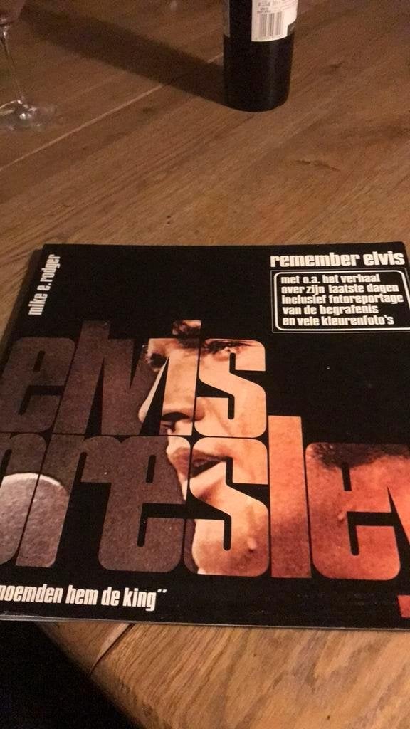 Boek Elvis zij noemden hem de king Mike e. Rodger, Ophalen of Verzenden, Zo goed als nieuw