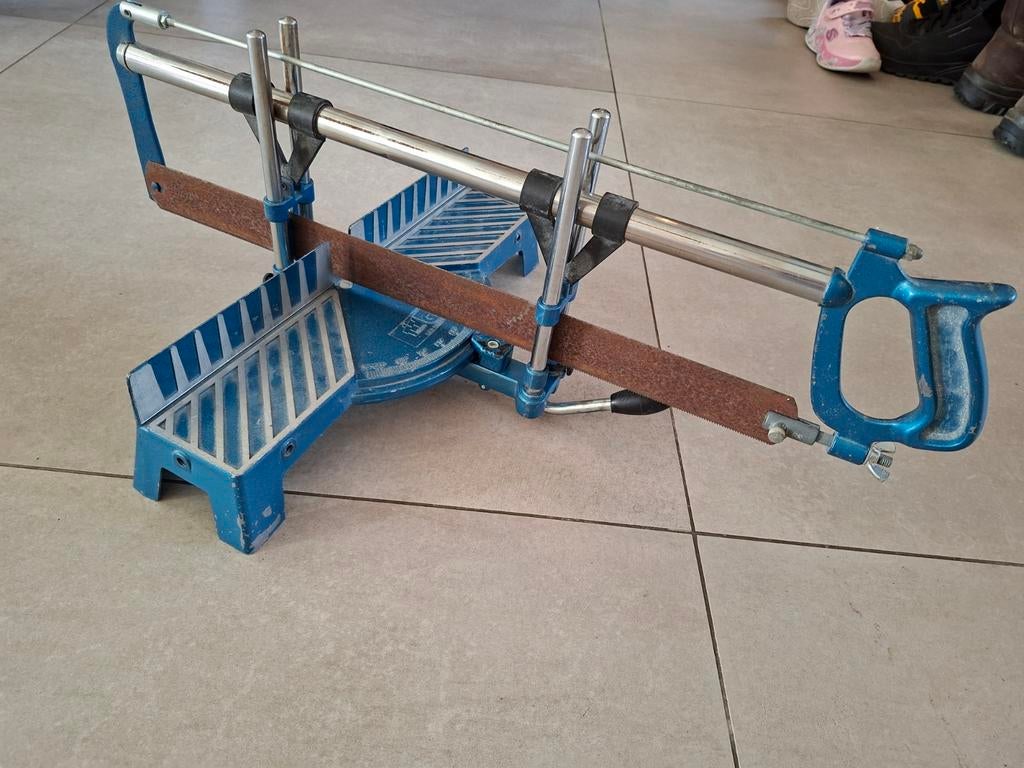 Handmatige afkortzaag met instelbare hoek, Doe-het-zelf en Verbouw, Gereedschap | Handgereedschap, Ophalen of Verzenden, Gebruikt