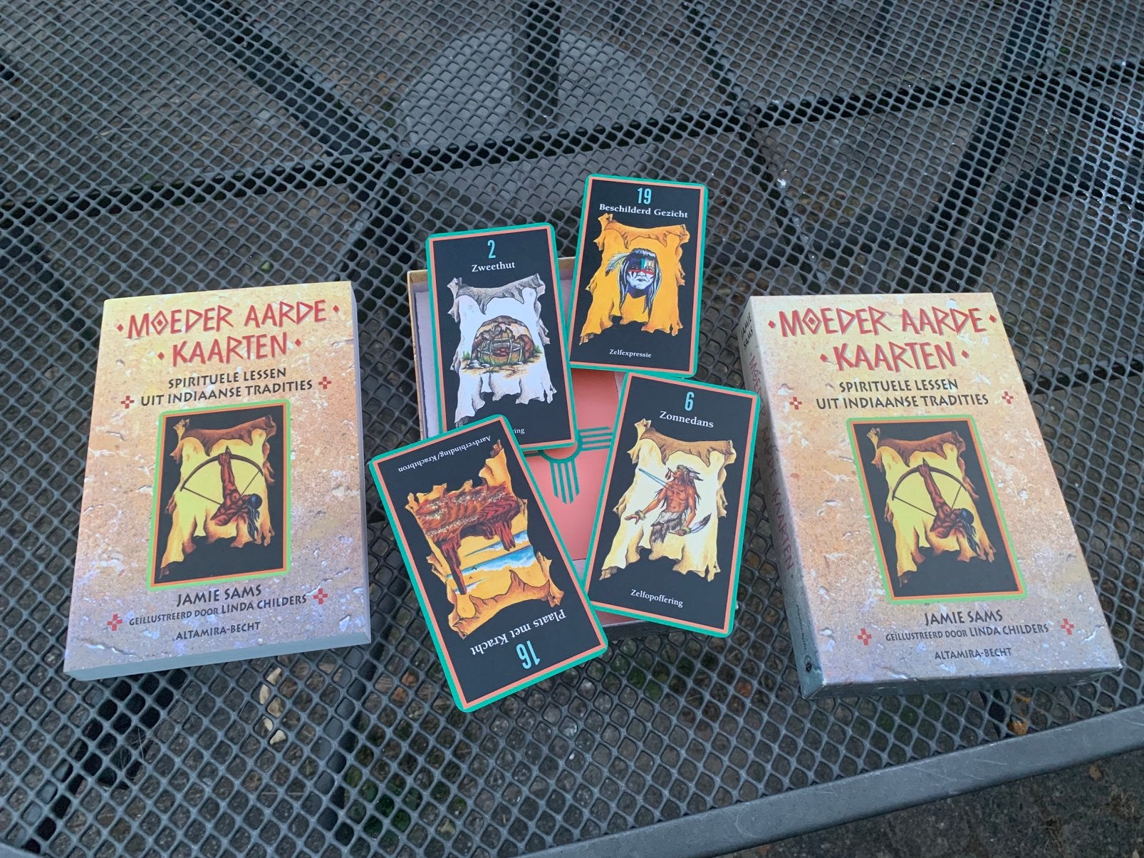 Moeder Aarde Kaarten – Jamie Sams, set 44 kaarten + boek, Ophalen of Verzenden, Zo goed als nieuw, Tarot of Kaarten leggen, Overige typen