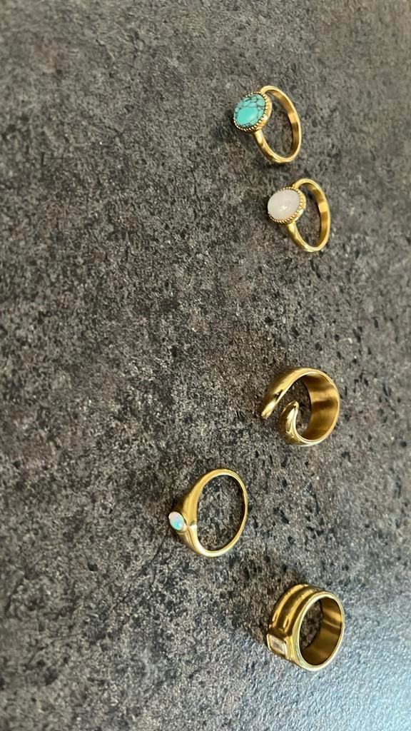Mooie ring mt 17,5 18, Ophalen, Overige materialen, Zo goed als nieuw, Met edelsteen