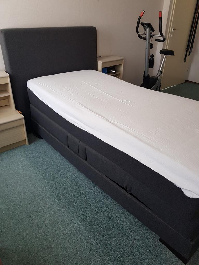 Electrice bed met topper, Ophalen, Eenpersoons, Zo goed als nieuw, Stof