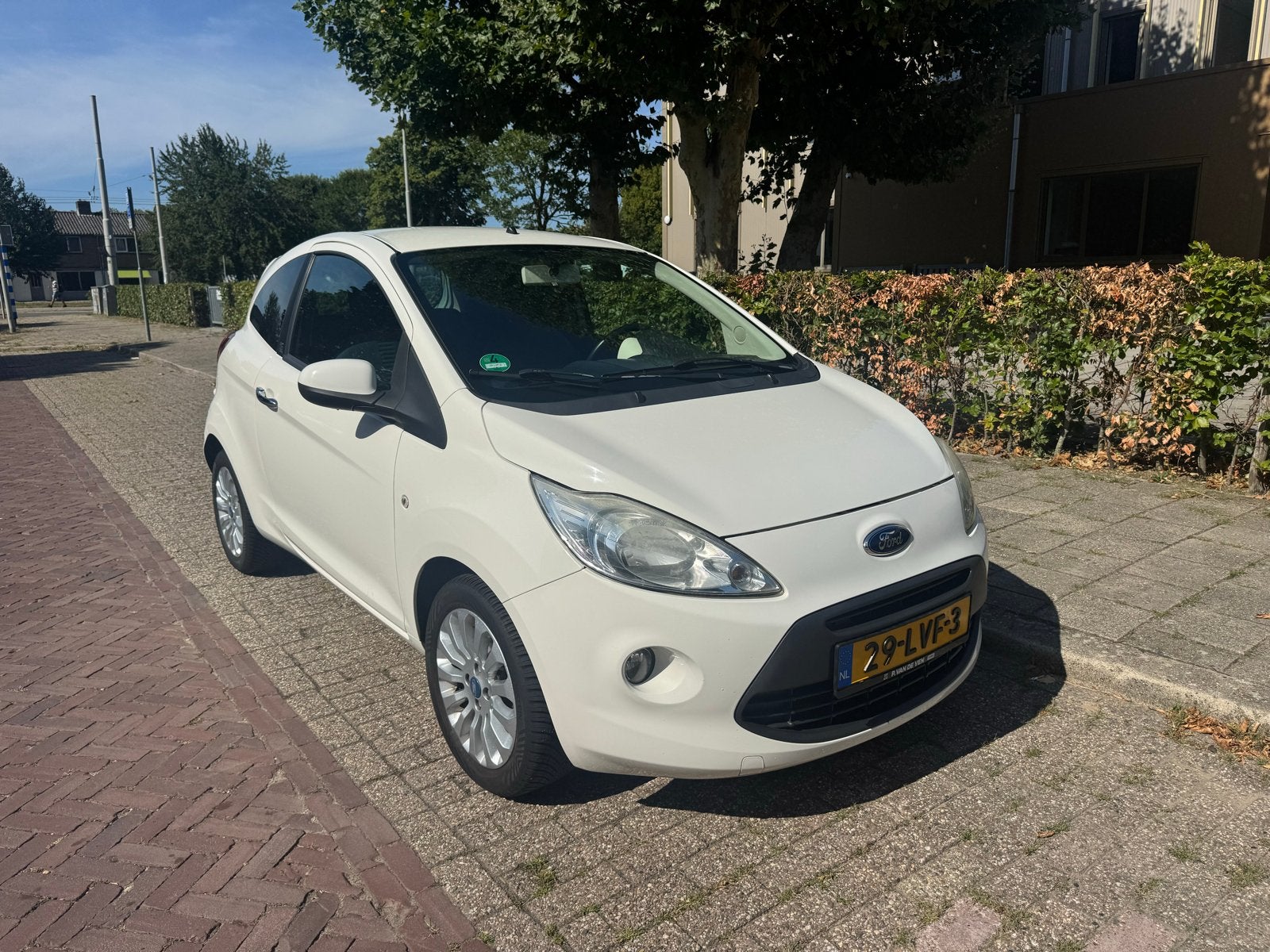 Ford Ka 1.2 titanium x 51KW 2010 Wit, Voorwielaandrijving, 1242 cc, 4 cilinders, 4 stoelen