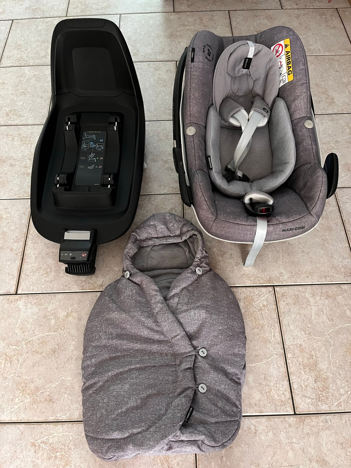 Maxi Cosi Pebble Pro i-Size Nomad met FamilyFix en voetenzak, Ophalen, Autogordel of Isofix, Zijbescherming, Zo goed als nieuw