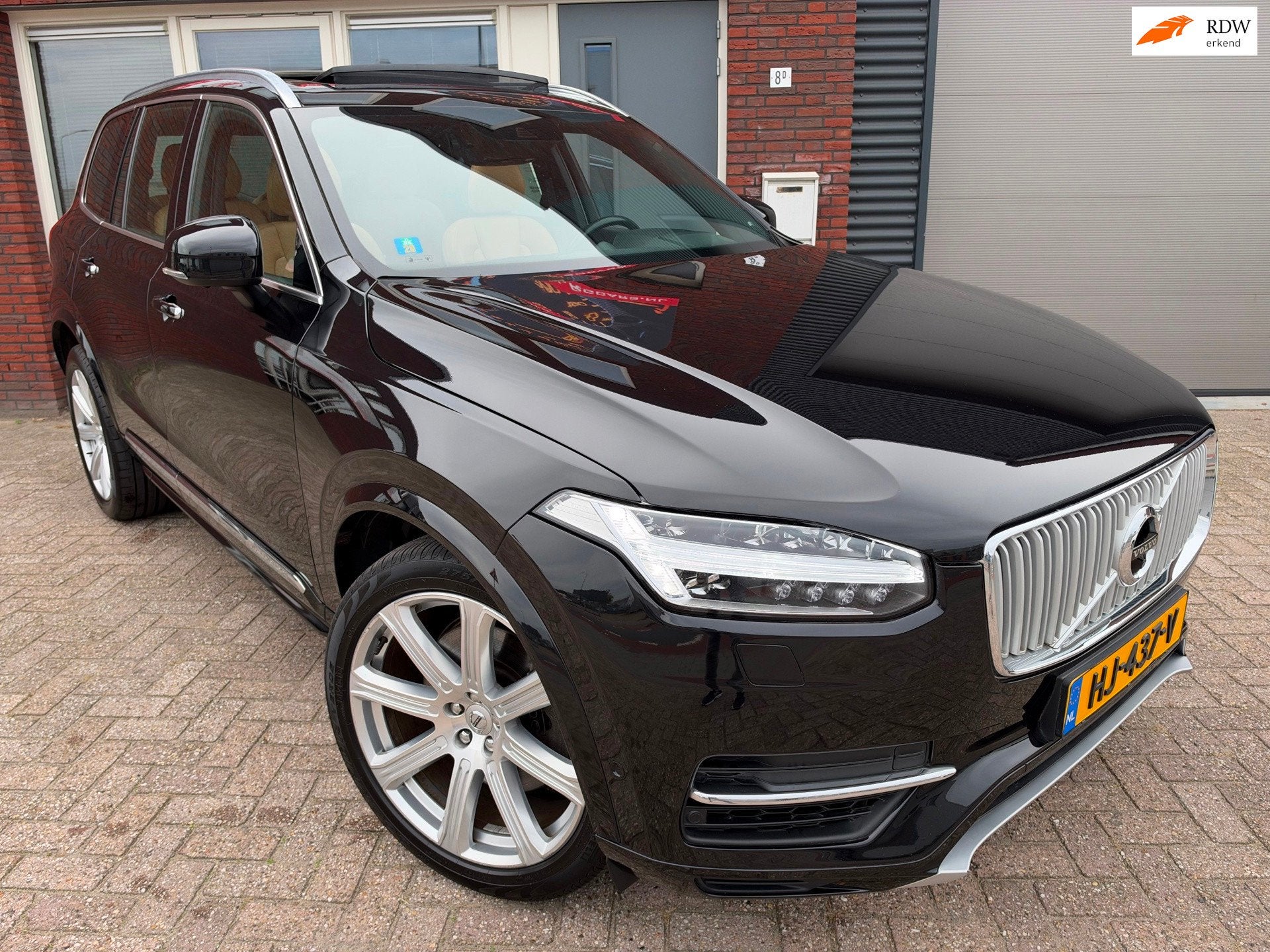 Volvo XC90 2.0 T8 Twin Engine AWD Inscription / Pano / Leder, Dealer onderhouden, Gebruikt, 7 stoelen, Zwart