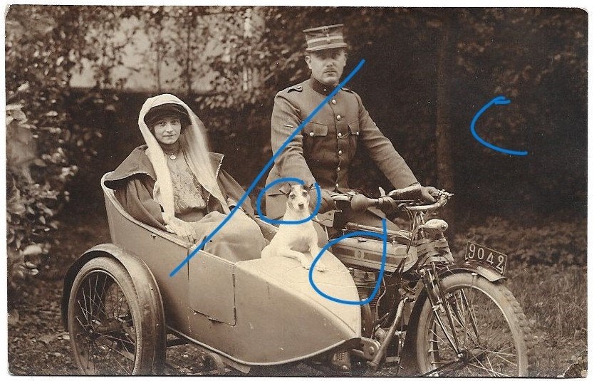 Motor met zijspan militair vrouw hond, Verzenden, Voor 1920, Ongelopen, Overige thema's