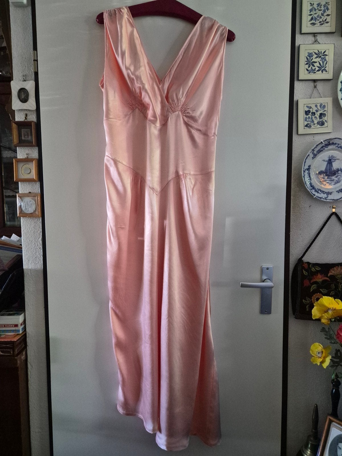 Zalmkleurige Glanssatijnen Galajurk met Smokwerk, Kleding | Dames, Ophalen of Verzenden, Roze, Maat 36 (S), Gedragen