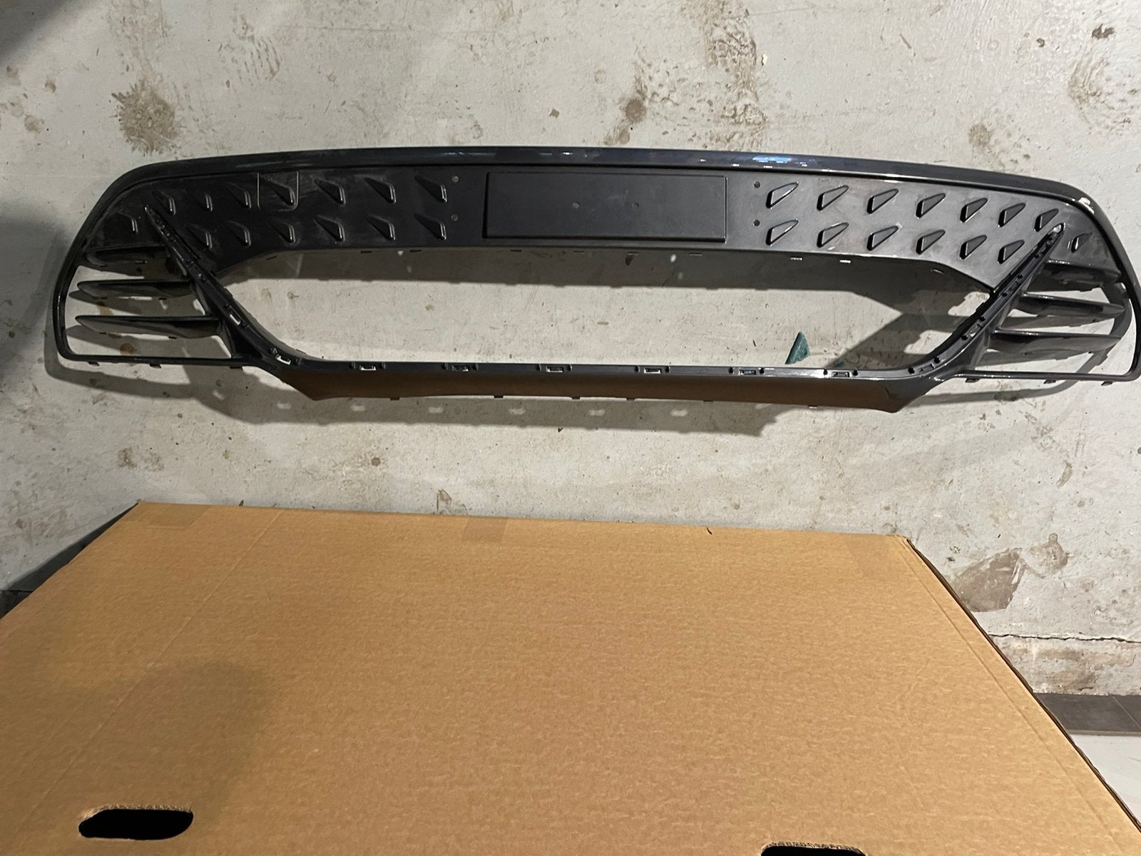 Cupra bron  front bumper center grill 2022  20244, Ophalen, Bumper