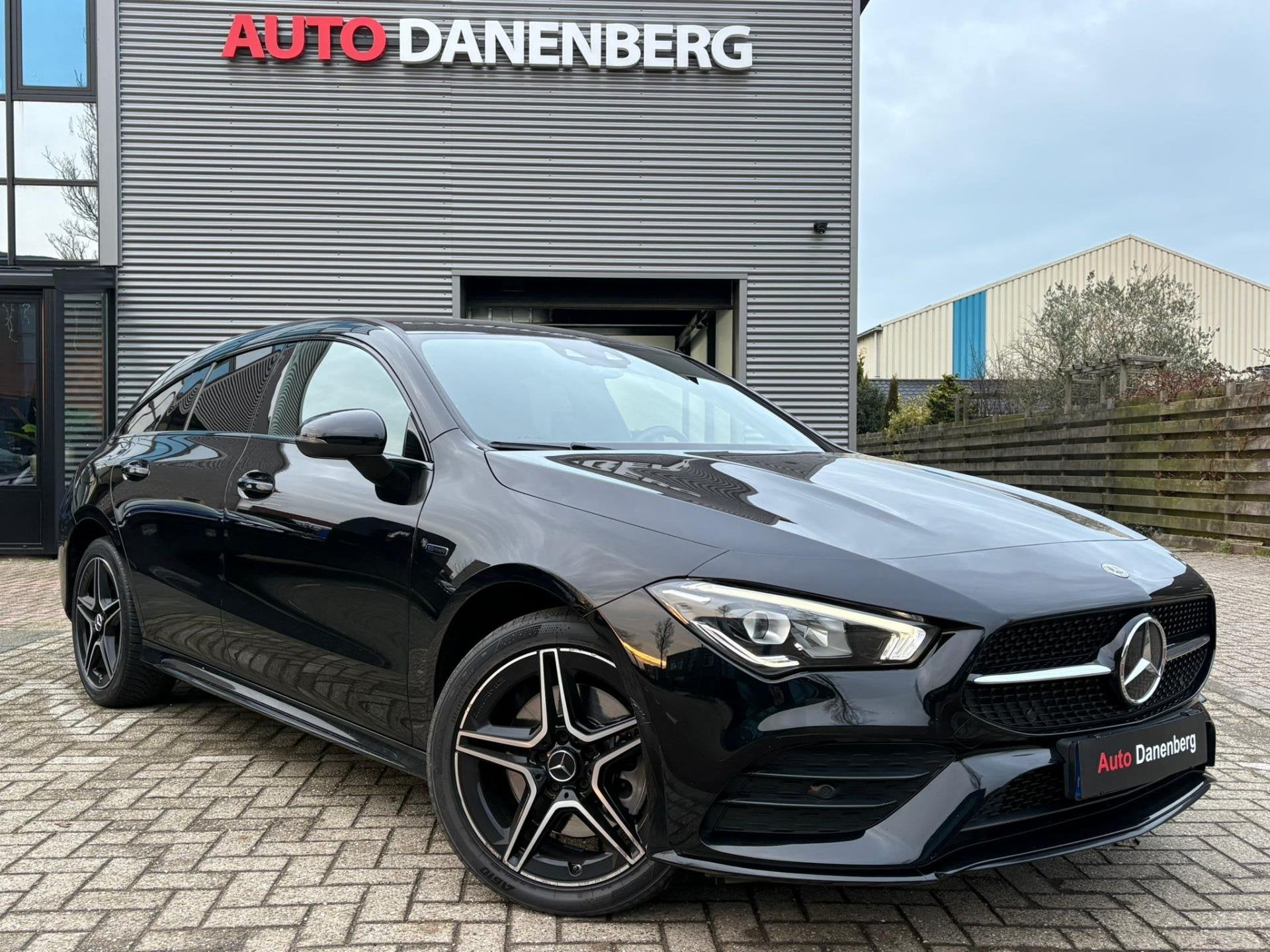 Mercedes-Benz CLA-klasse Shooting Brake 250 e plug-in AMG BL, Auto's, 4 cilinders, Leder en Stof, Zwart, Hybride Elektrisch/Benzine