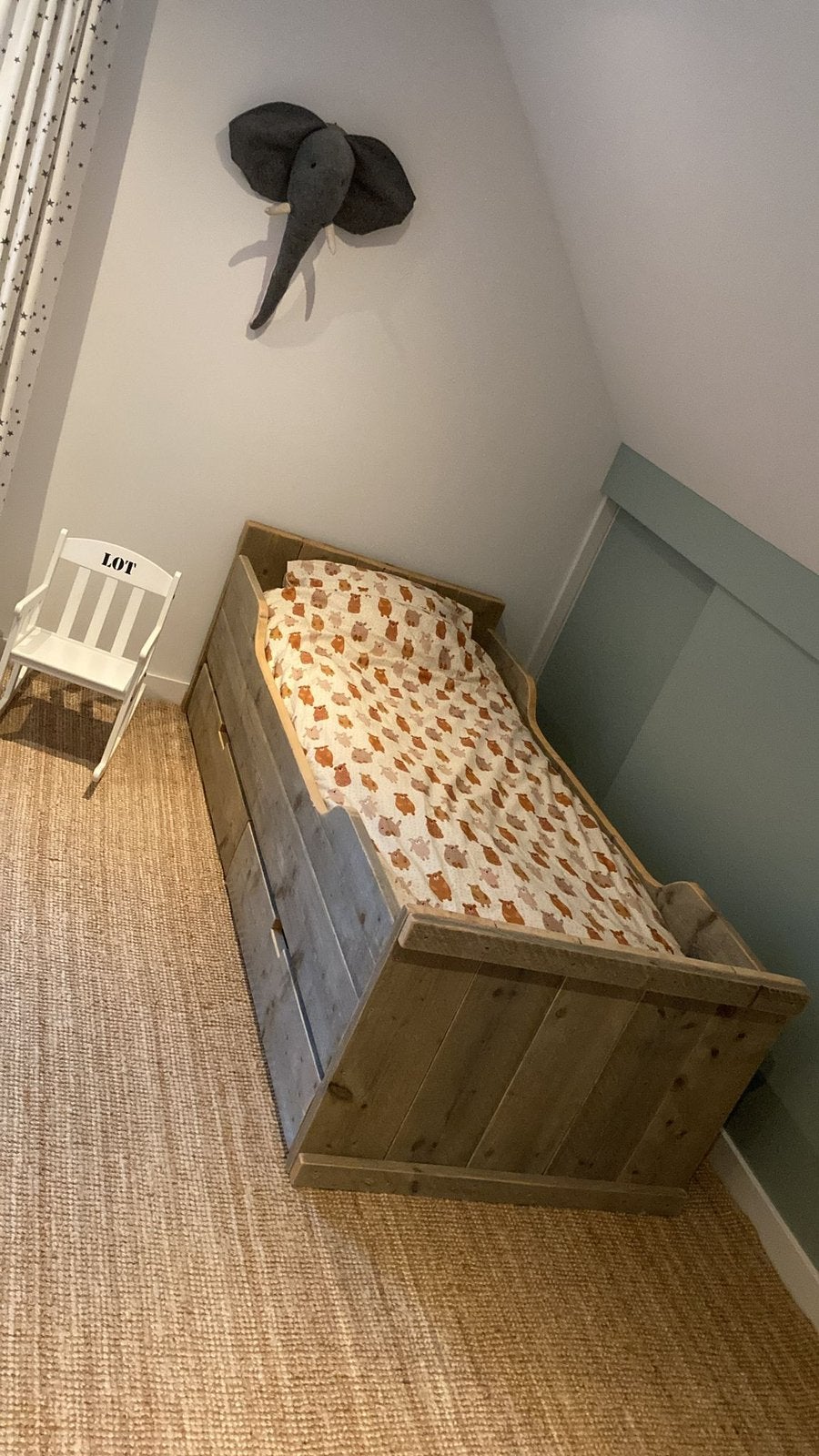 Bed 1 persoons stijgerhout, Ophalen, 85 tot 100 cm, Zo goed als nieuw, Lattenbodem