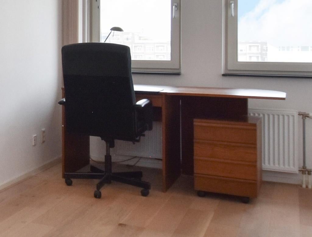 *** Gratis Bureau ***, 120 cm, Hout, Bruin, Zo goed als nieuw