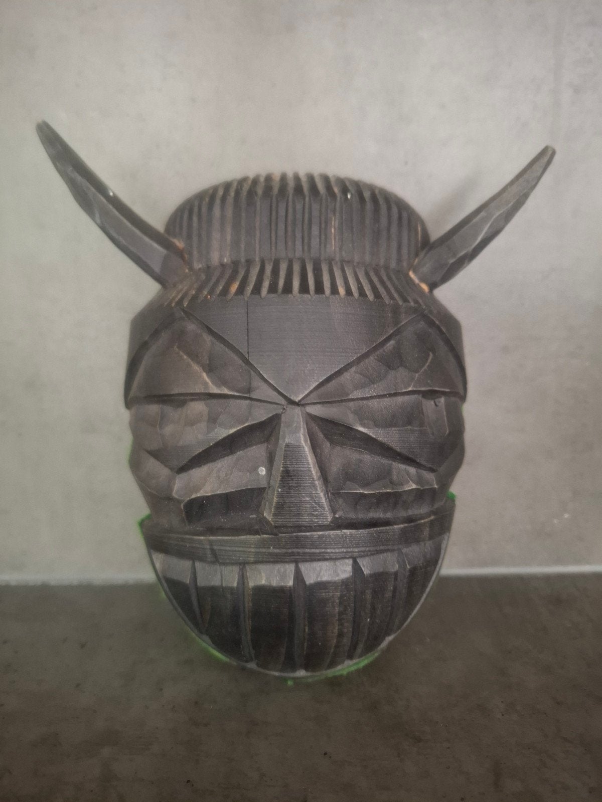 Uniek handgesneden houten masker met hoorns, Ophalen of Verzenden, Minder dan 20 cm