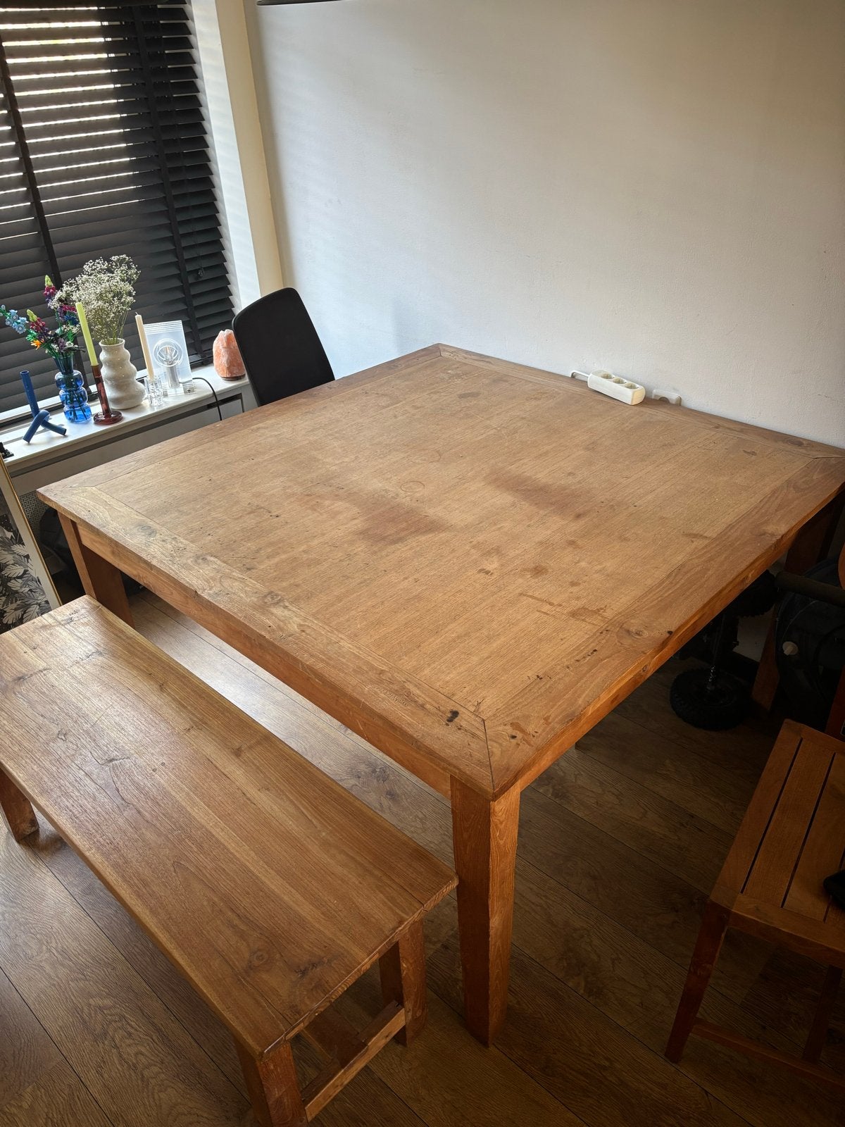 Robuuste houten eettafel - 140x140 cm, Huis en Inrichting, Tafels | Eettafels, Ophalen, Gebruikt, 100 tot 150 cm, Vierkant