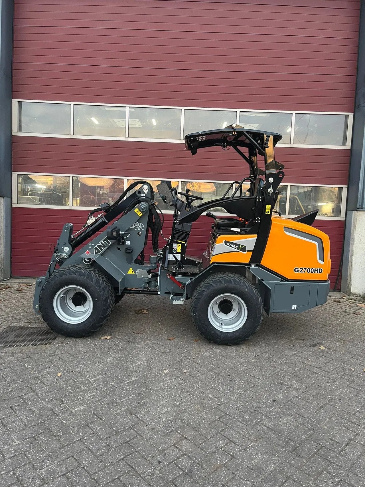 Giant G2700 HD (bj 2026), Wiellader of Shovel